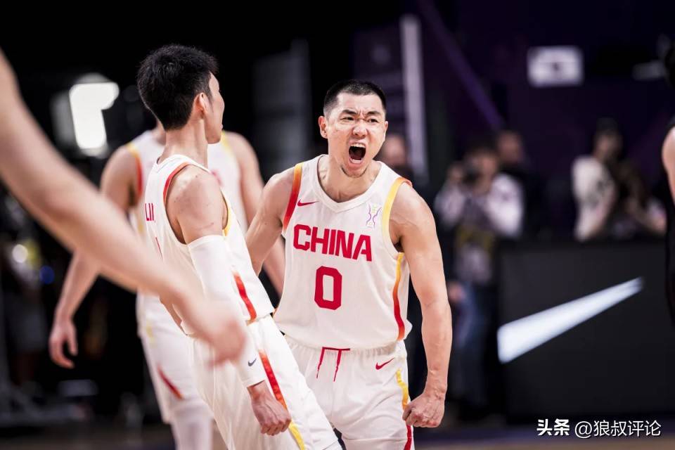 福建队险胜热火，高诗岩点燃赛场